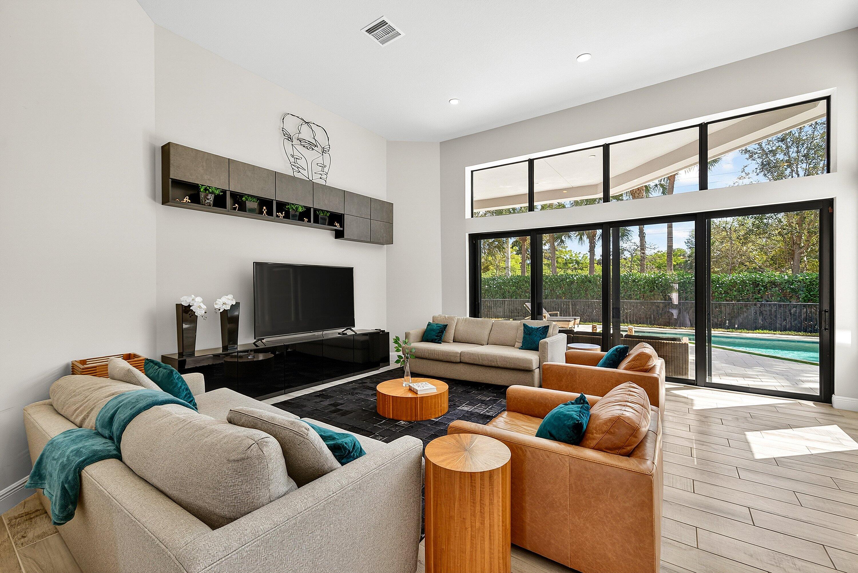 ROYAL PALM POLO - Residential