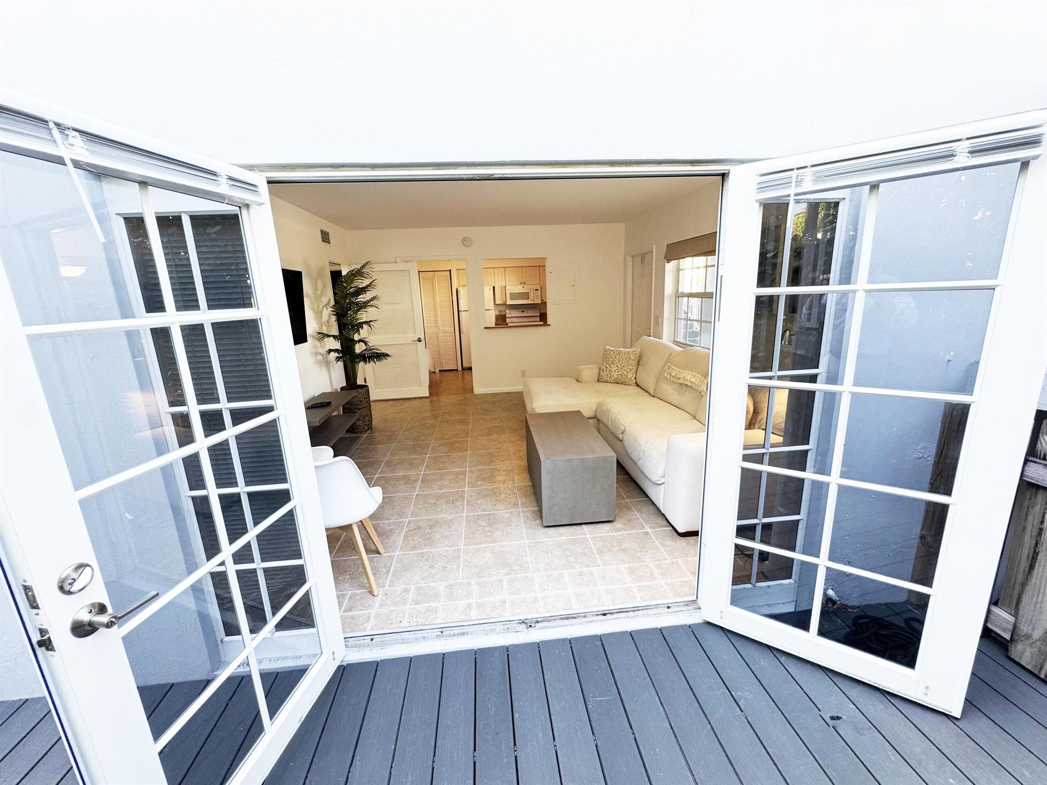 TWO THIRTY FOUR OLEANDER - Residential Lease