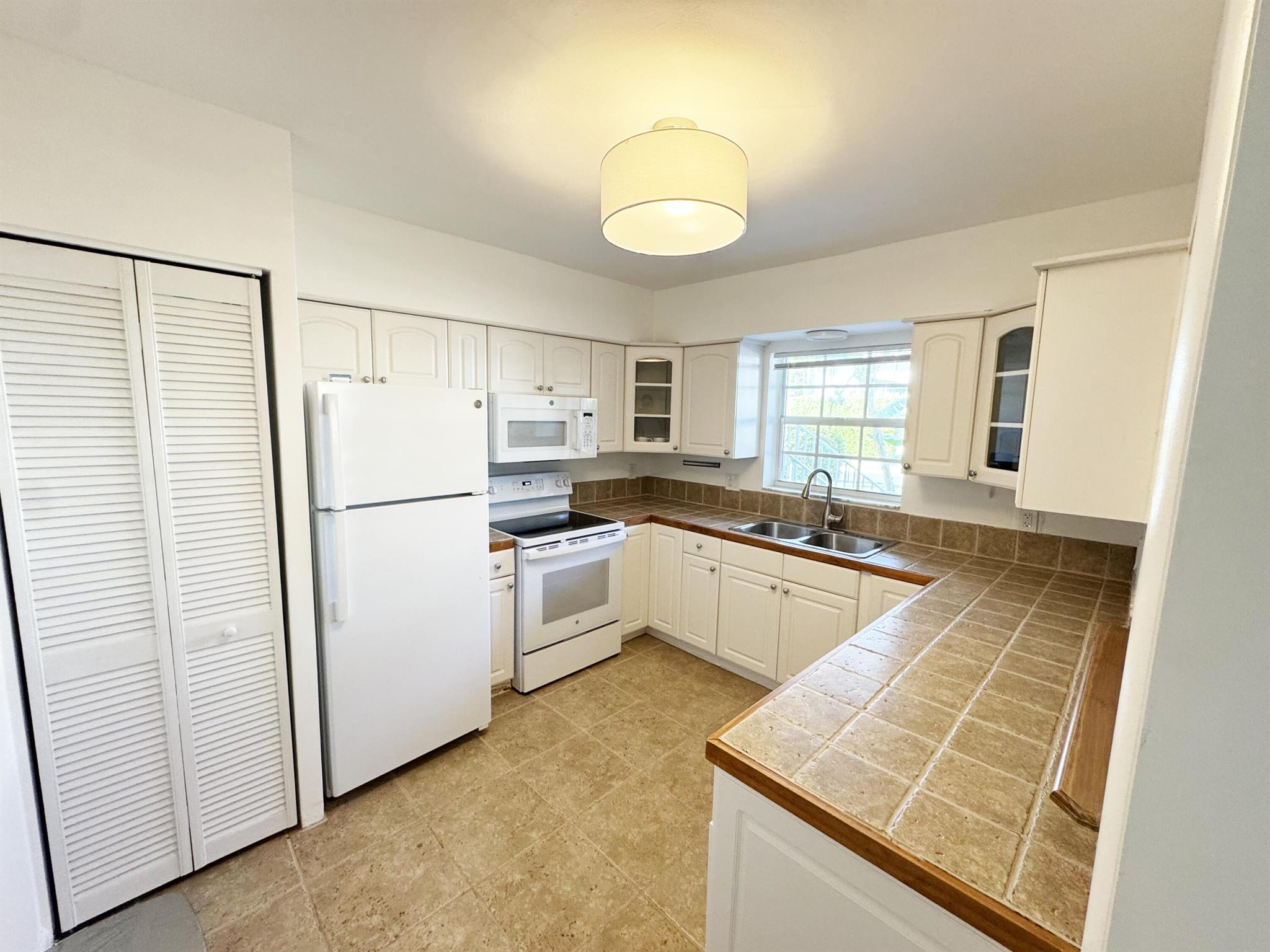 TWO THIRTY FOUR OLEANDER - Residential Lease