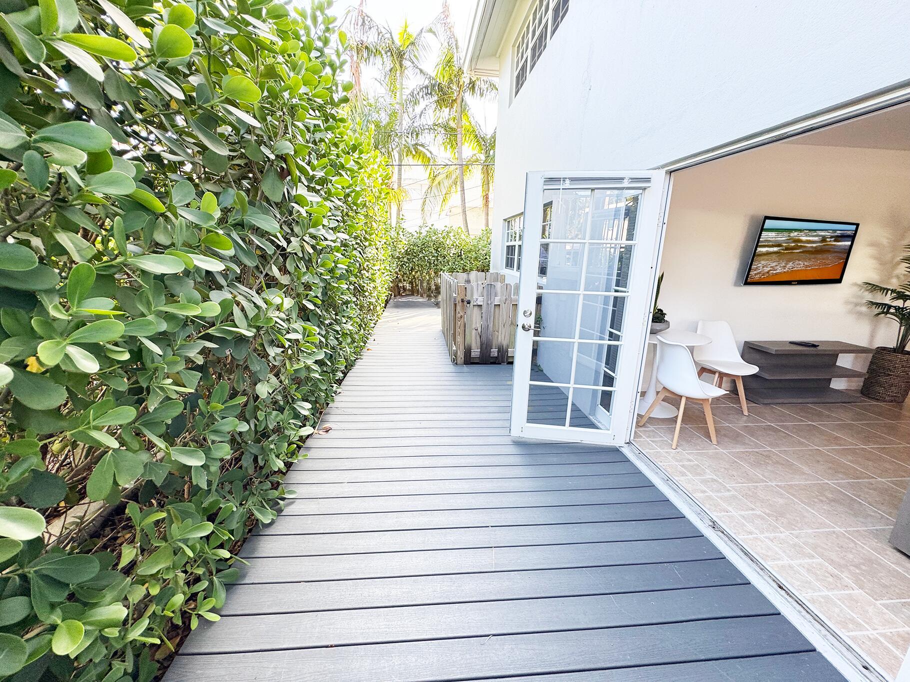 TWO THIRTY FOUR OLEANDER - Residential Lease