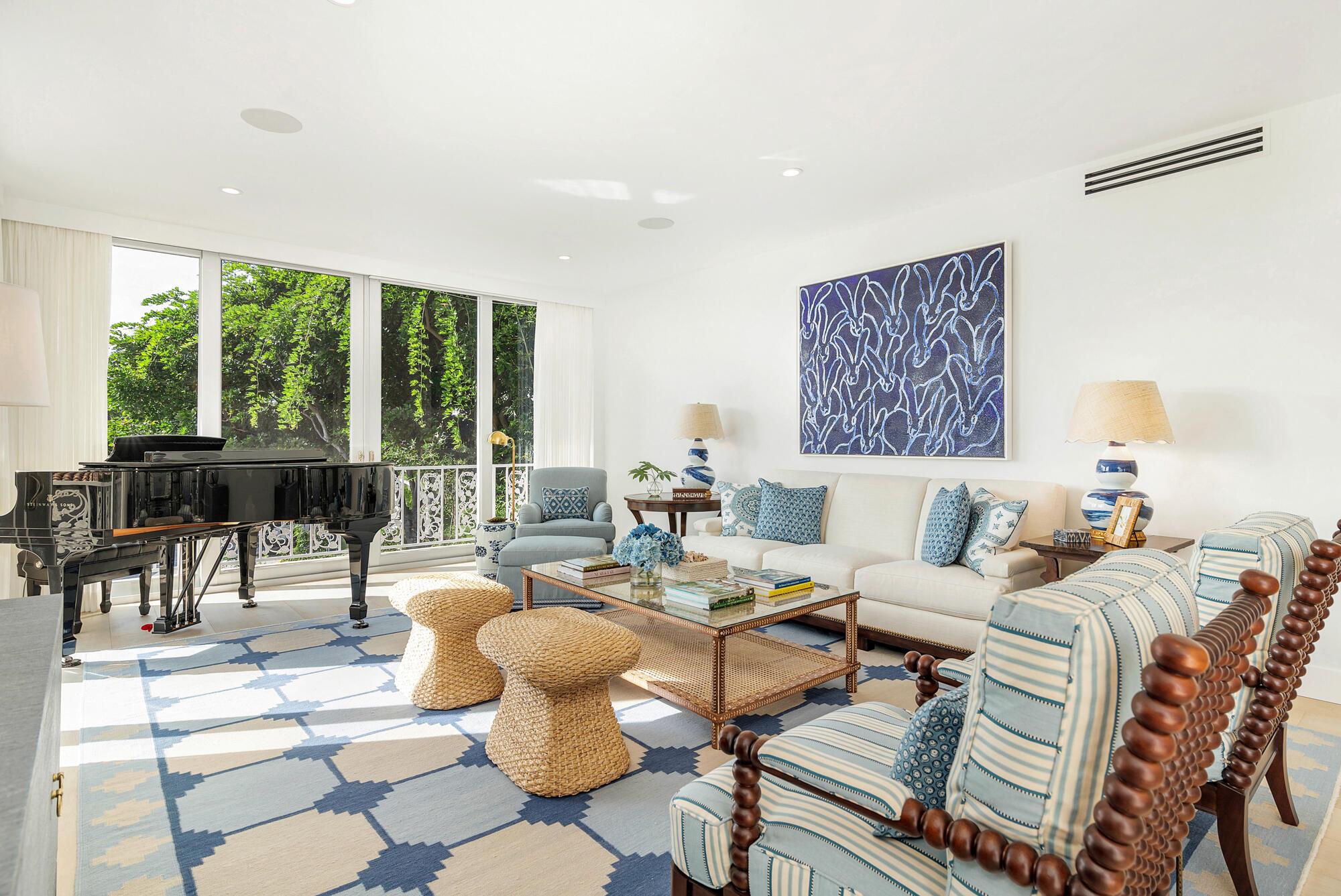 401 Worth Avenue 201