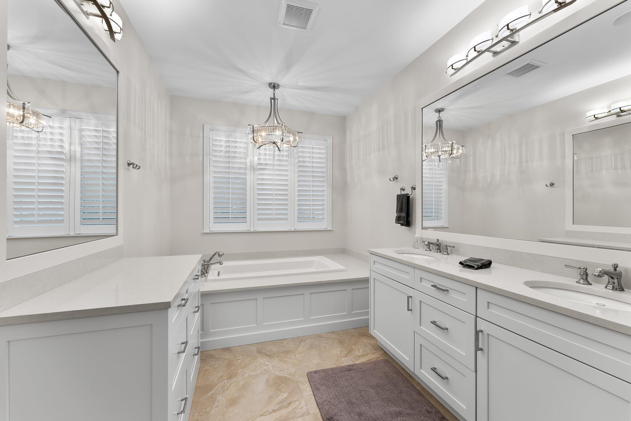 JUPITER HILLS VILLAGE - Residential