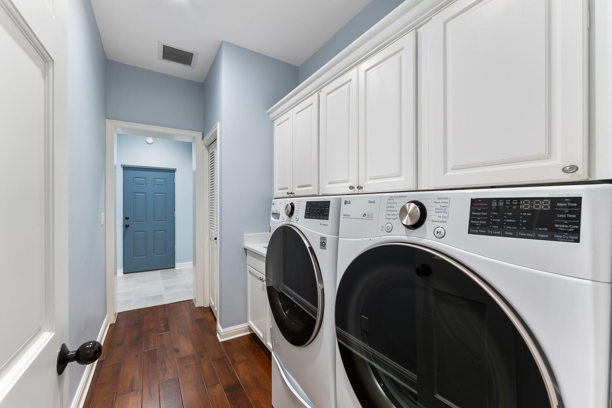 JUPITER HILLS VILLAGE - Residential