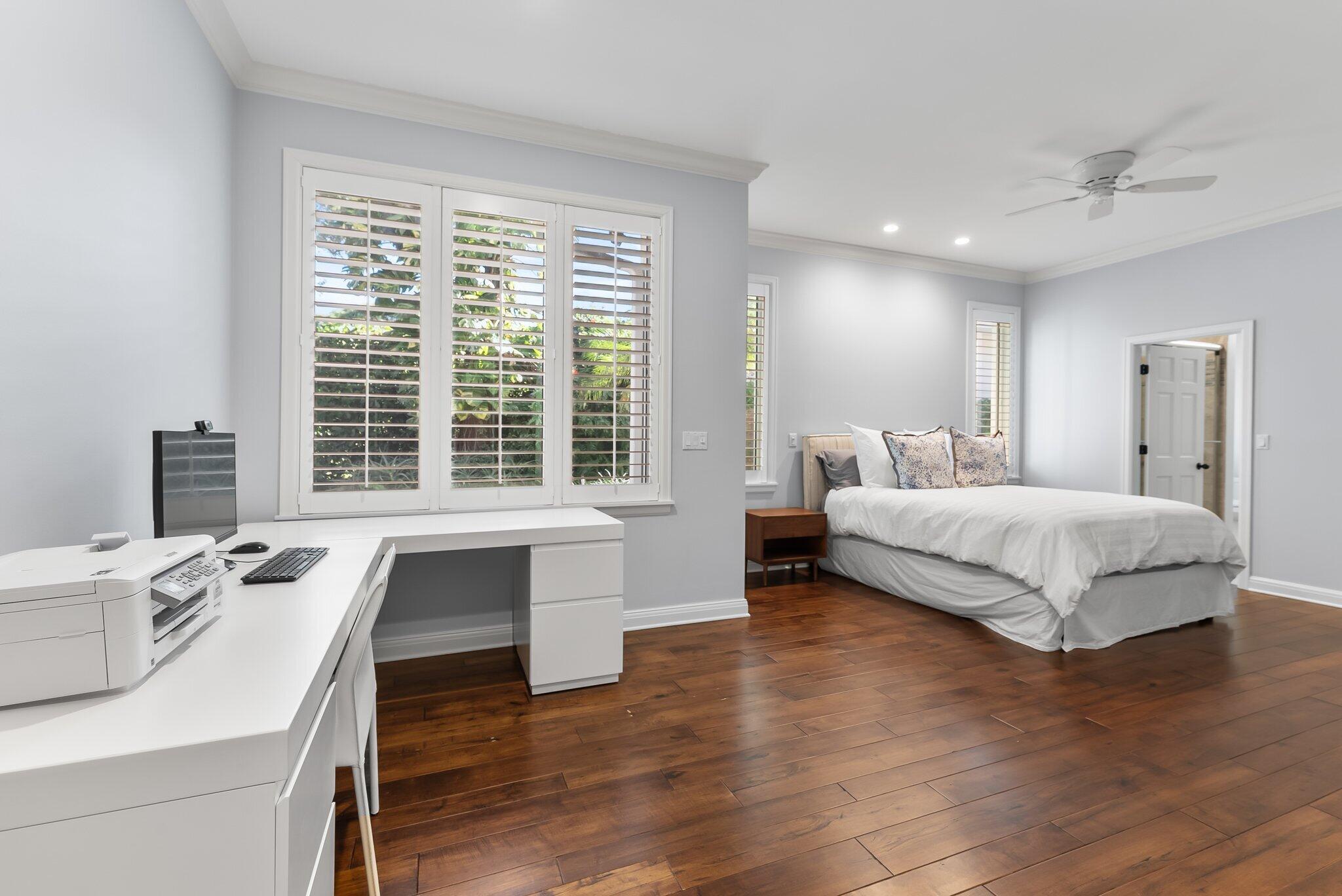 JUPITER HILLS VILLAGE - Residential