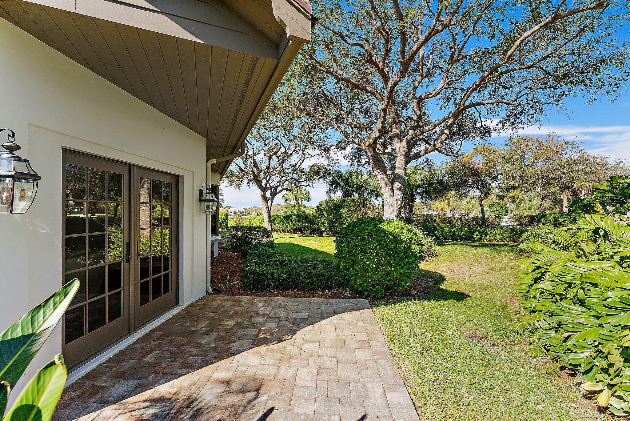 JUPITER HILLS VILLAGE - Residential