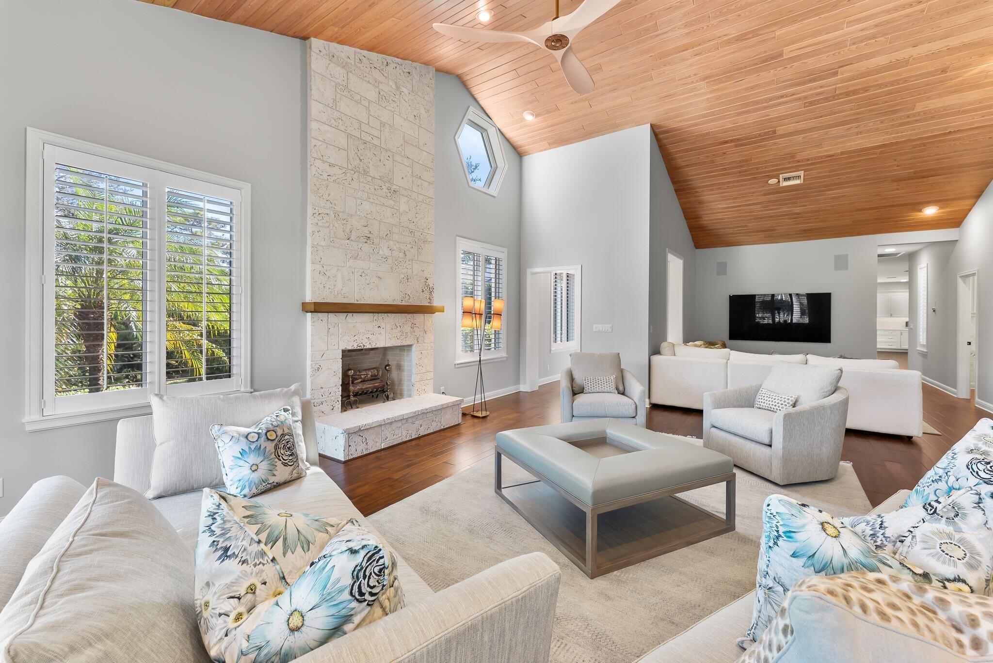 JUPITER HILLS VILLAGE - Residential