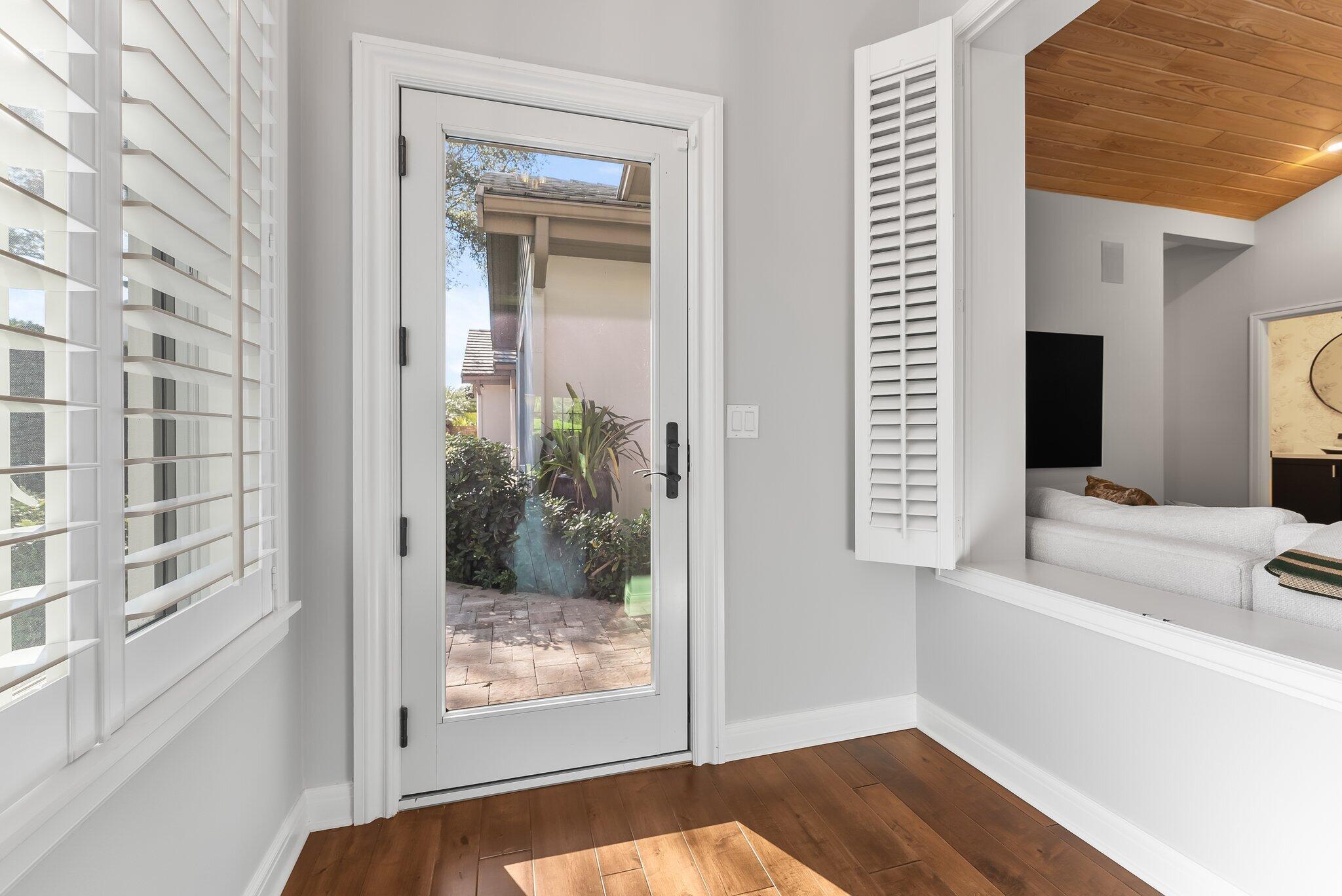 JUPITER HILLS VILLAGE - Residential