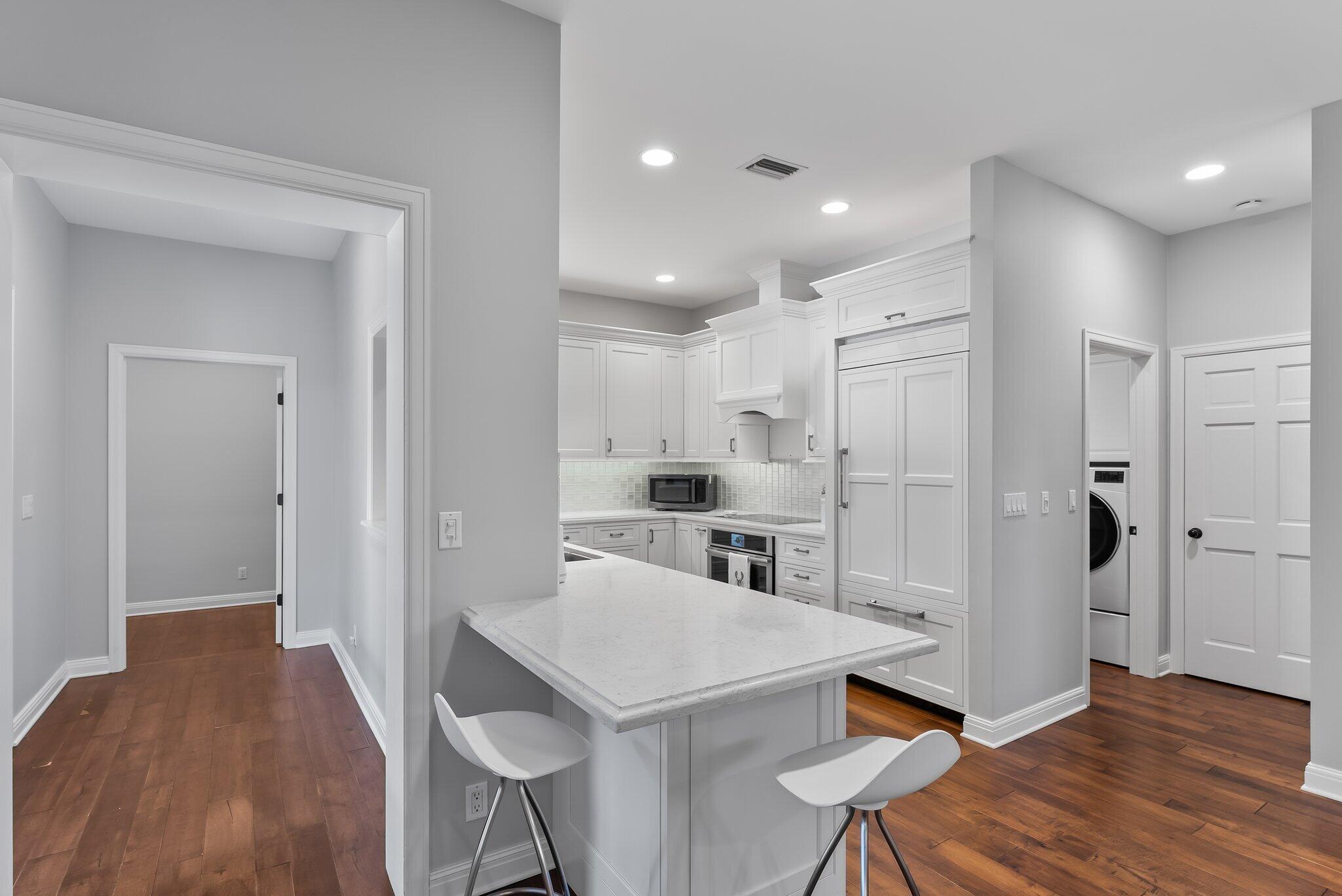 JUPITER HILLS VILLAGE - Residential