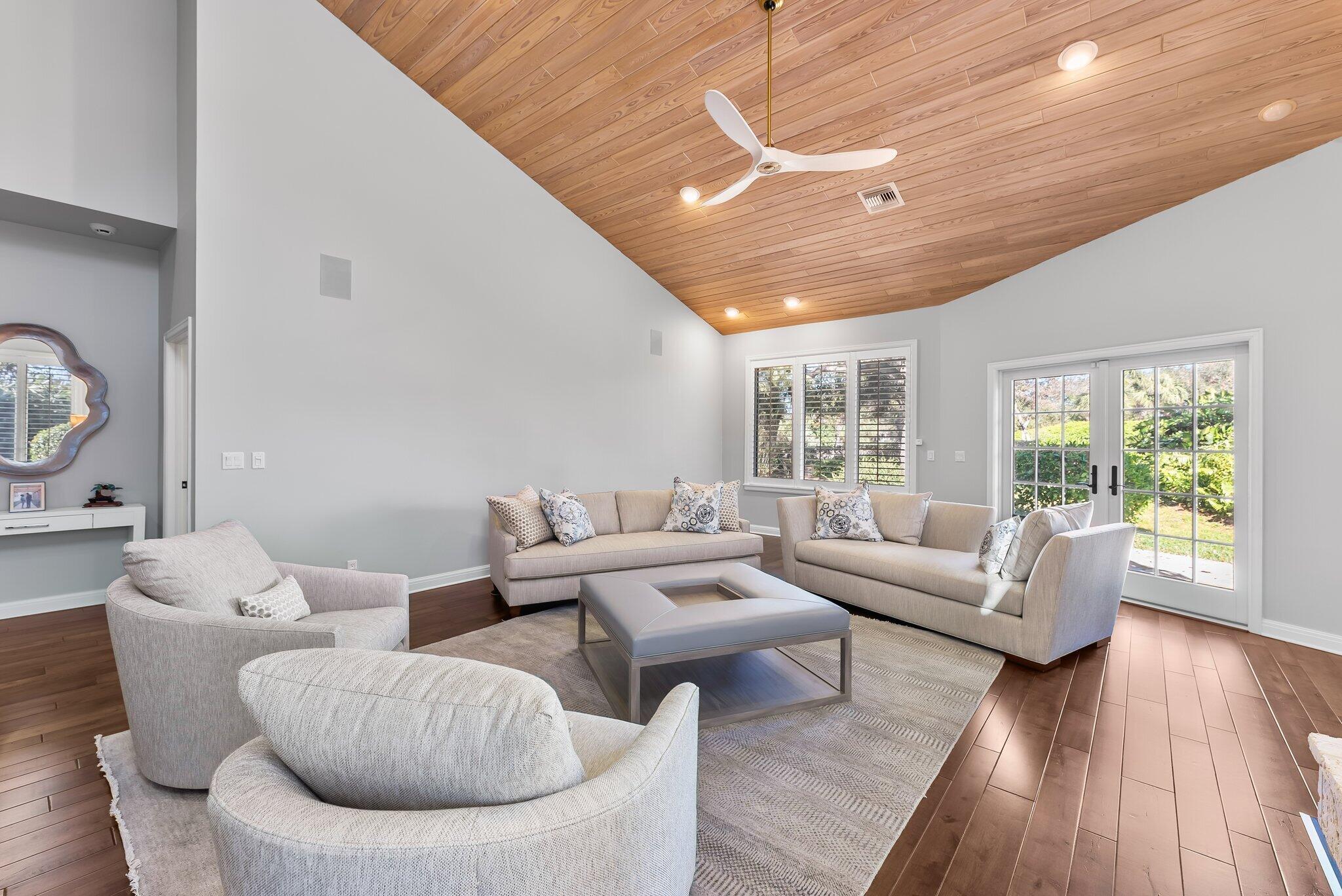 JUPITER HILLS VILLAGE - Residential