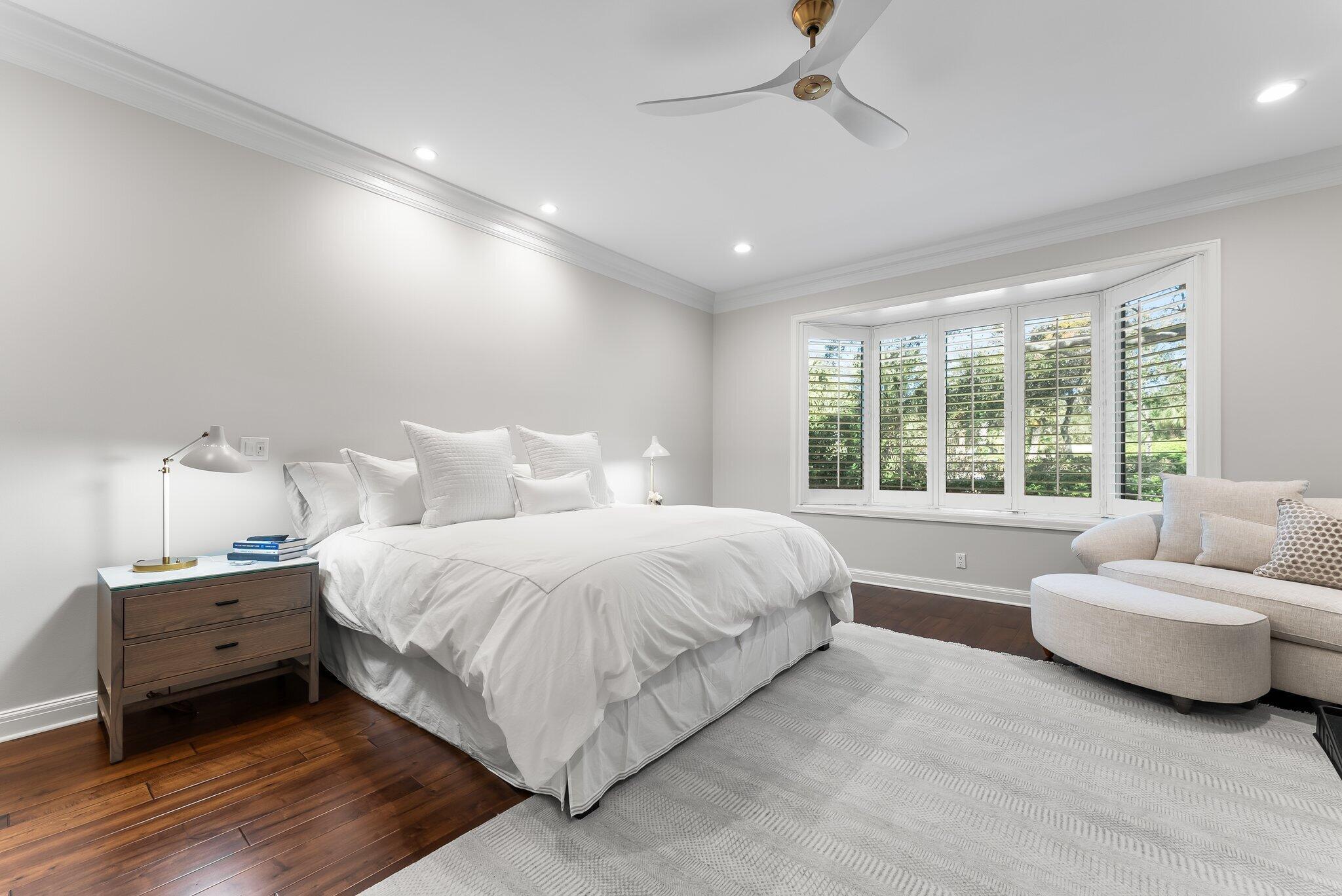 JUPITER HILLS VILLAGE - Residential