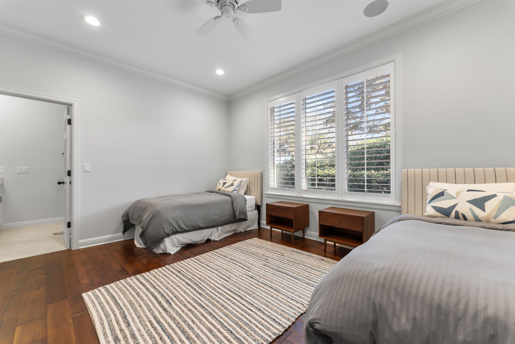 JUPITER HILLS VILLAGE - Residential