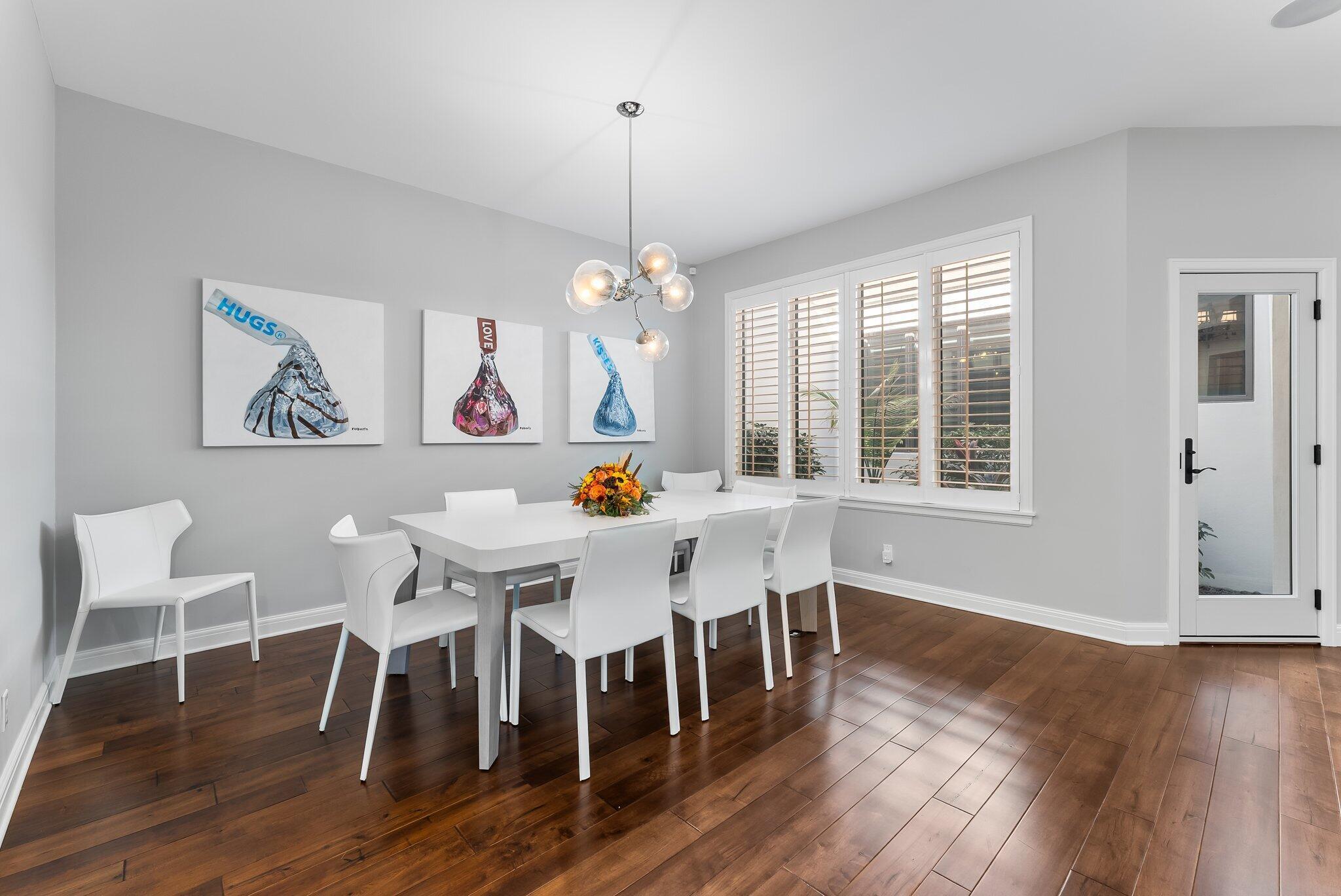 JUPITER HILLS VILLAGE - Residential