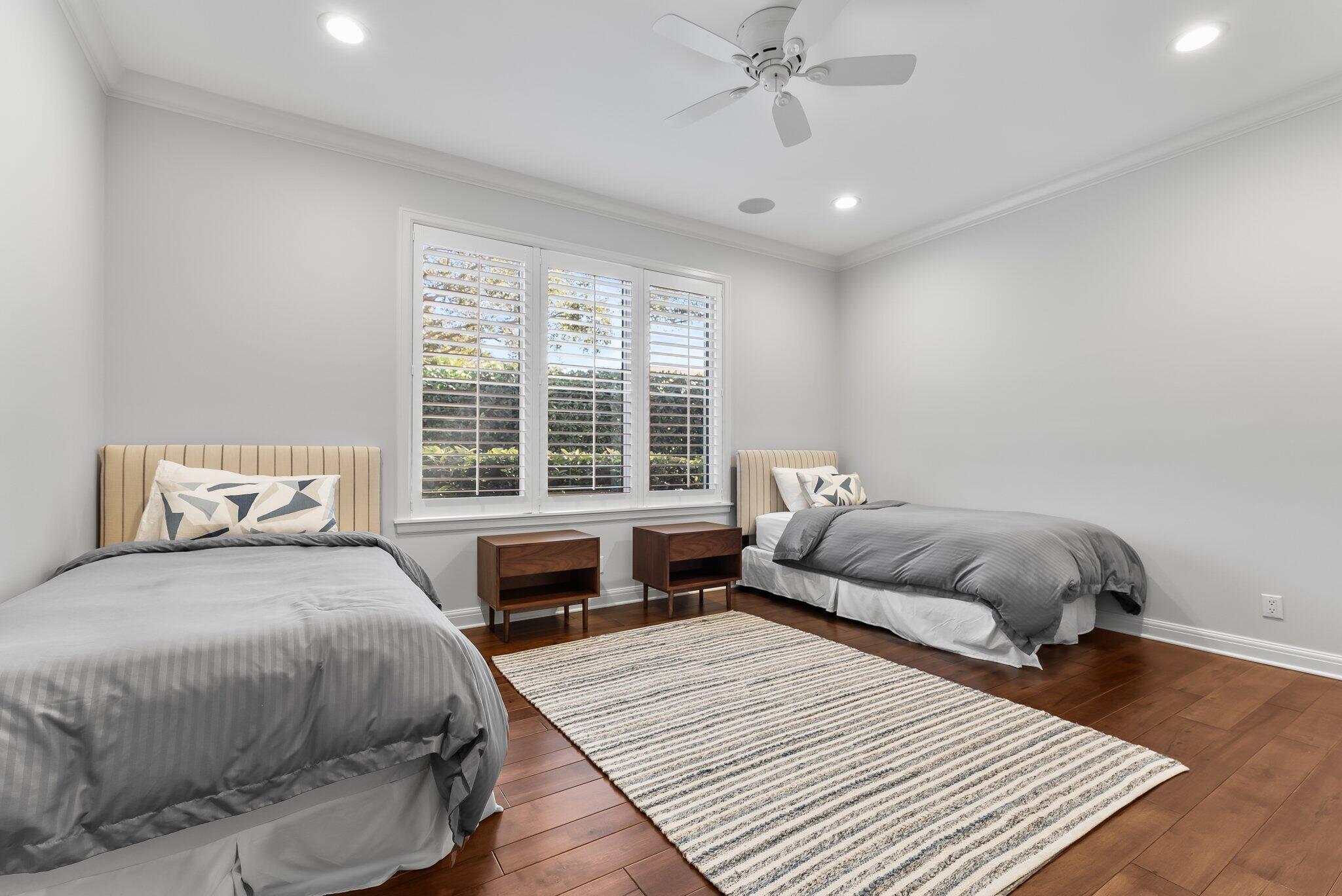 JUPITER HILLS VILLAGE - Residential