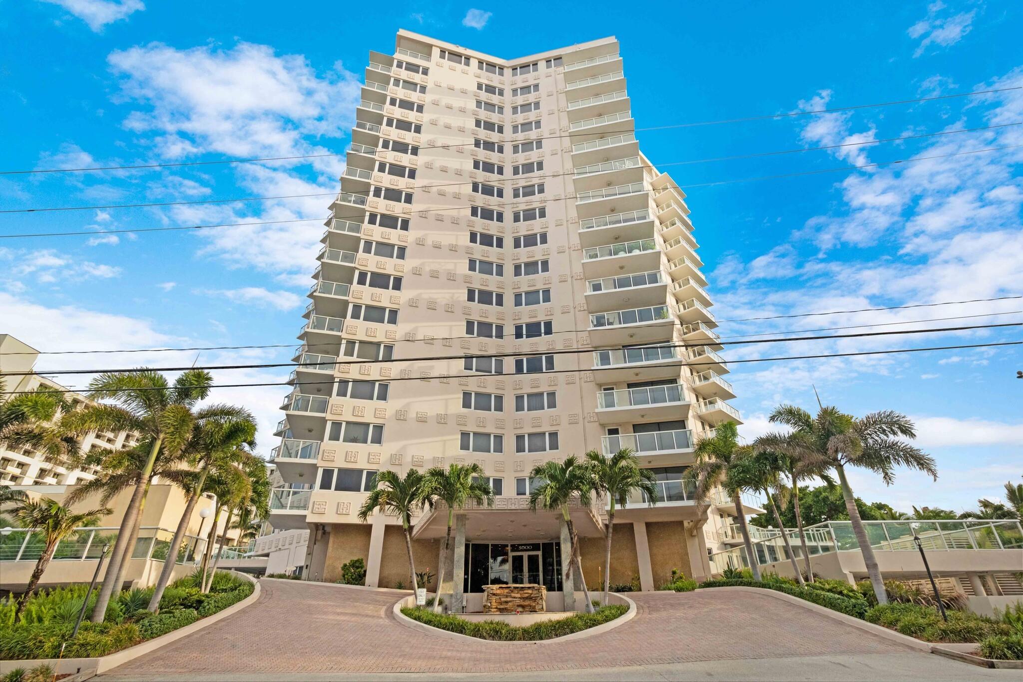 3000 Holiday Dr 1102