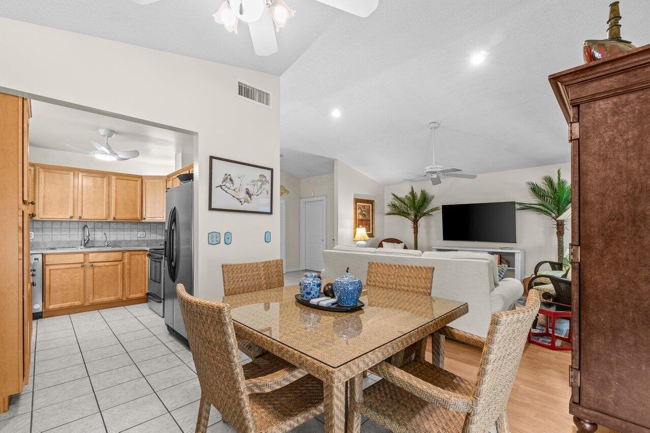 77 Ironwood Way N, Palm Beach Gardens, FL, 33418/$549,000 3 77 Ironwood Way N