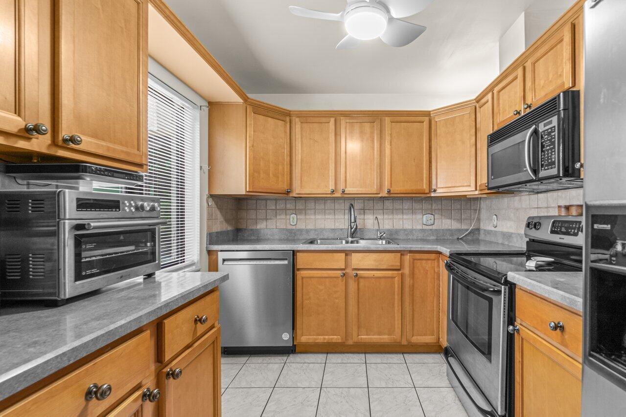77 Ironwood Way N, Palm Beach Gardens, FL, 33418/$549,000 2 77 Ironwood Way N
