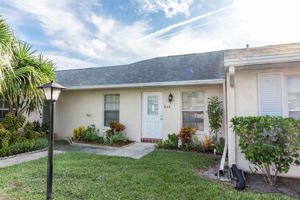 Photo of 535 Franconia Circle Cir, Lake Worth Beach, FL 33467 (MLS # R10755420)