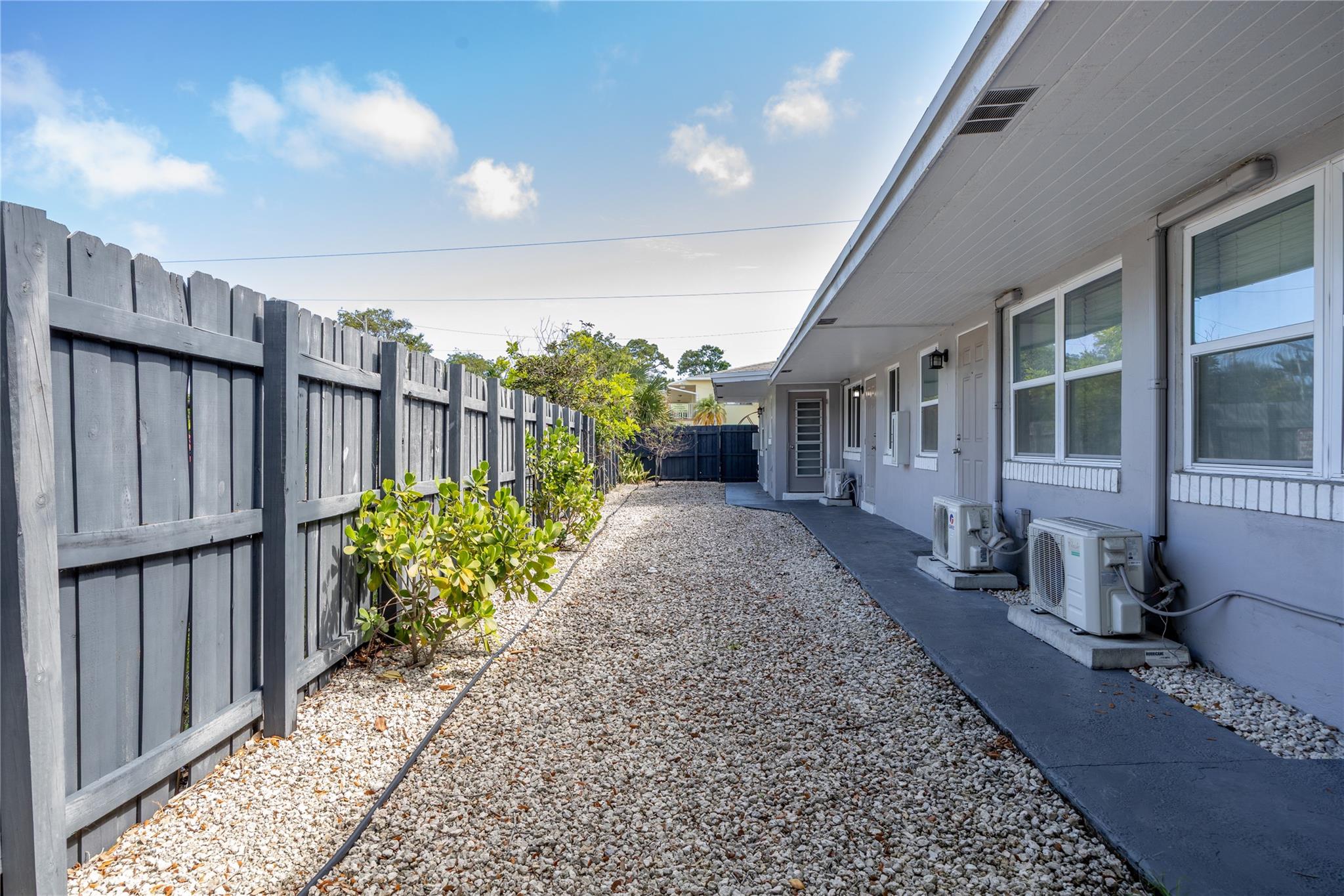 EVERGLADE LAND SALES CO F - Residential Lease