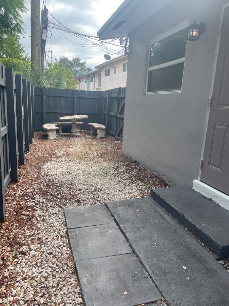 EVERGLADE LAND SALES CO F - Residential Lease