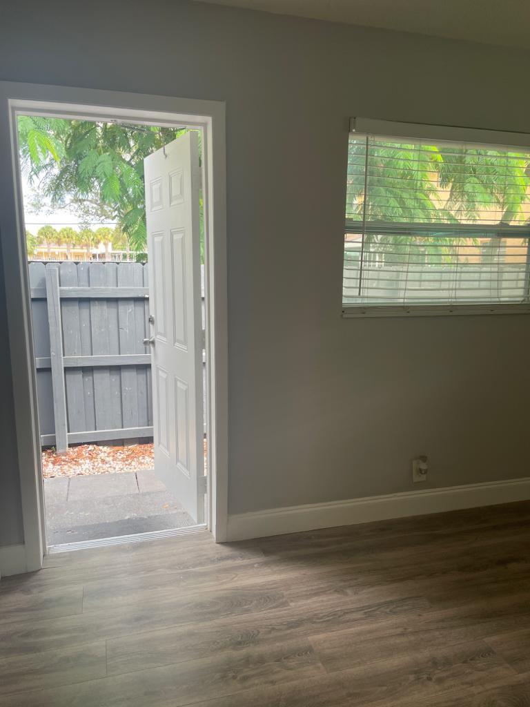 EVERGLADE LAND SALES CO F - Residential Lease