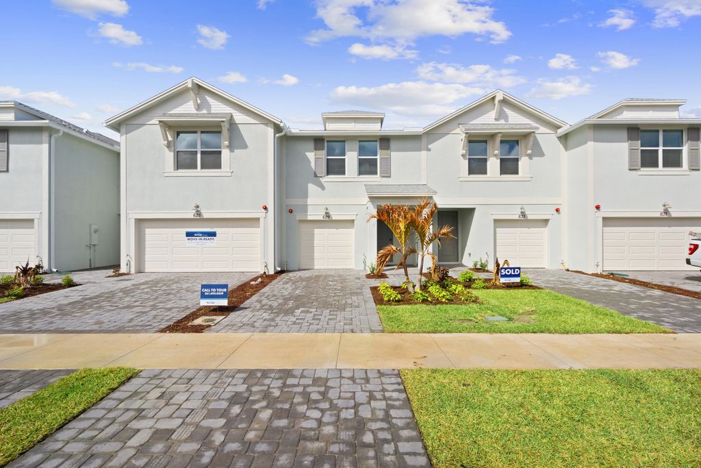 Photo of 629 Salisbury Circle, Fort Pierce, FL 34982 (MLS # R11166741)