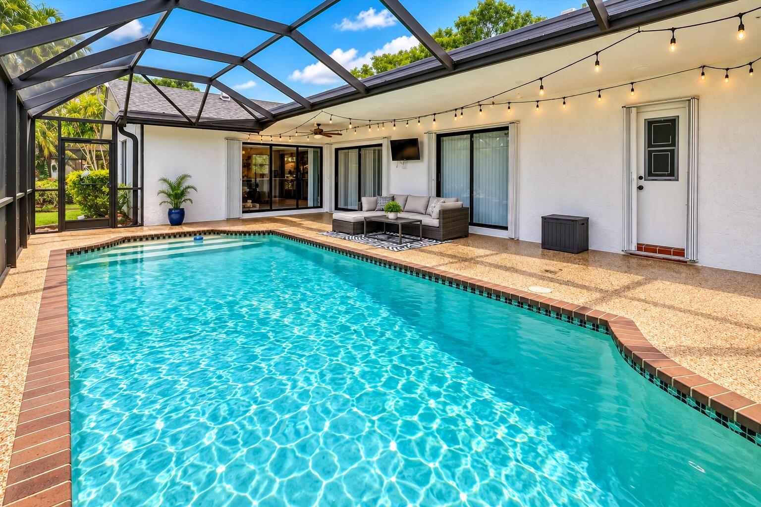 7007 NW 40TH Place