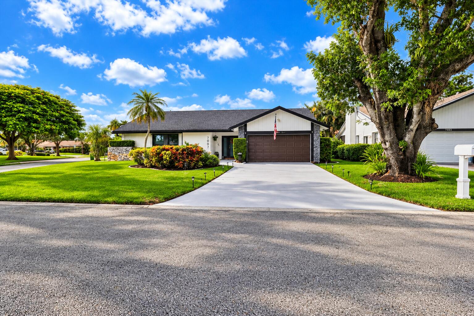 7007 NW 40TH Place