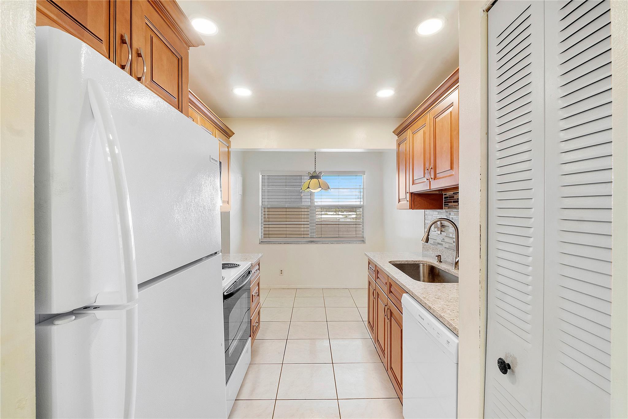 FAIRWAYS OF TAMARAC - Residential