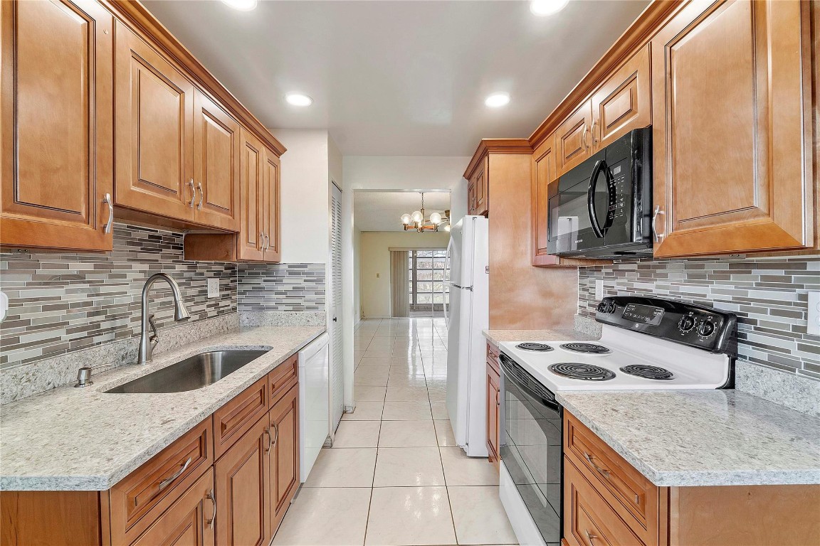 FAIRWAYS OF TAMARAC - Residential