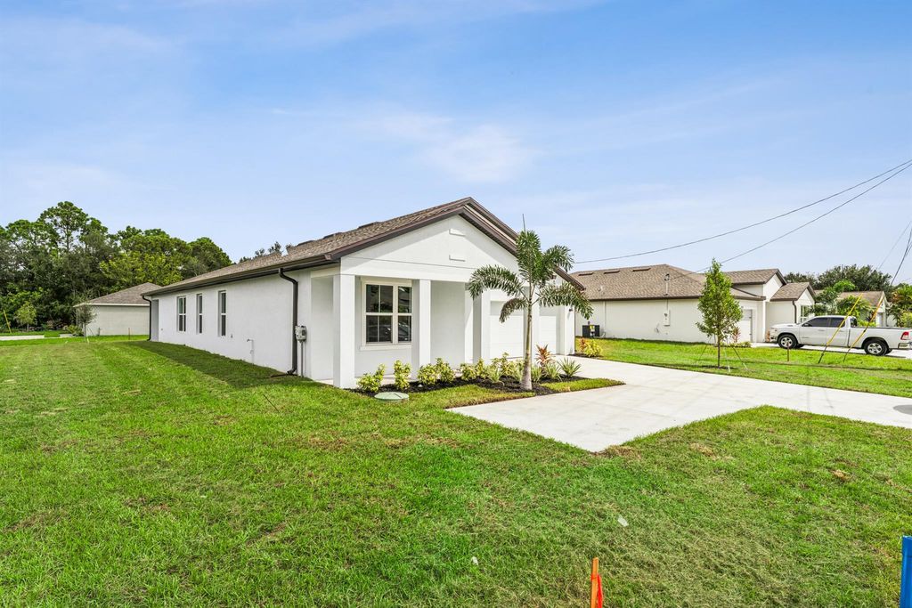 Photo of 885 SW Tulip Boulevard #40, Port Saint Lucie, FL 34953 (MLS # R11125185)