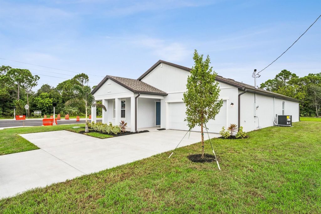 Photo of 885 SW Tulip Boulevard #40, Port Saint Lucie, FL 34953 (MLS # R11125185)