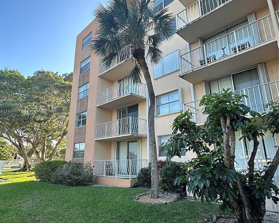 BREAKWATERS OF THE PALM B - Residential