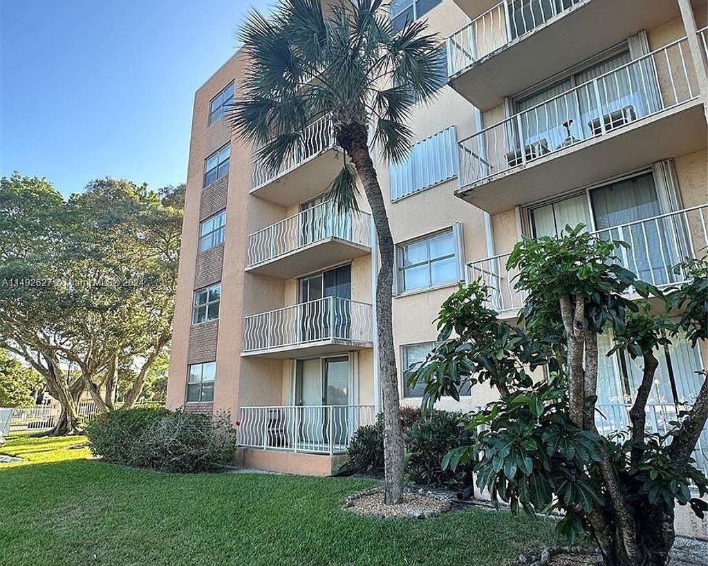 Photo of 500 Executive Center Drive #3I, West Palm Beach, FL 33401 (MLS # F10549799)