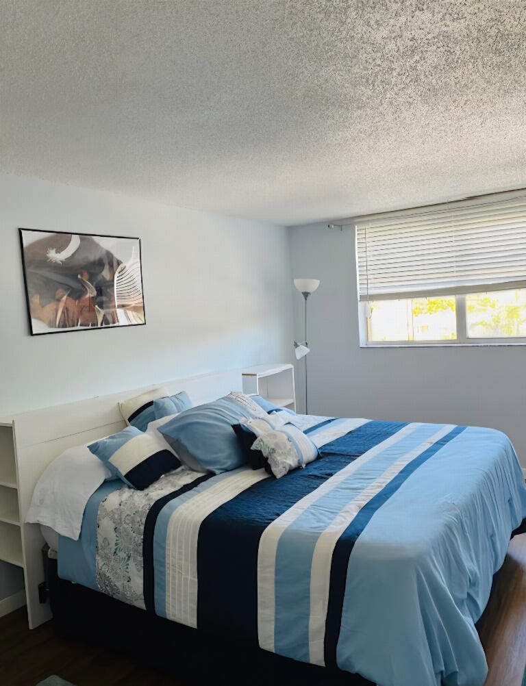 500 Executive Center Drive 3i