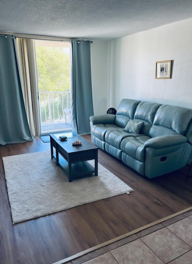 500 Executive Center Drive 3i