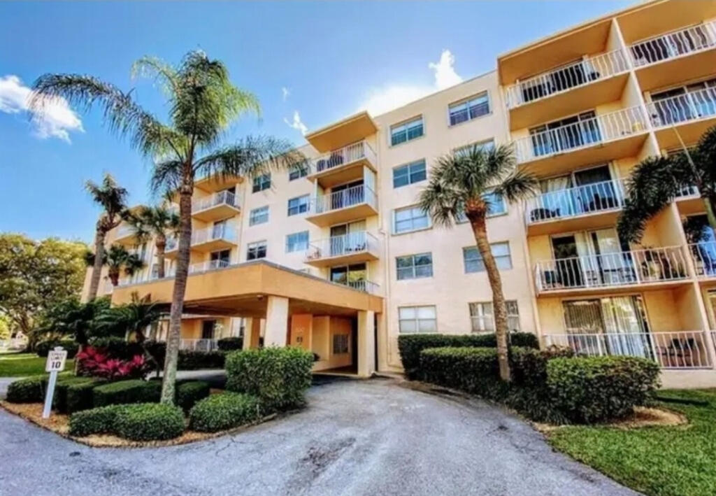 BREAKWATERS OF THE PALM B - Residential