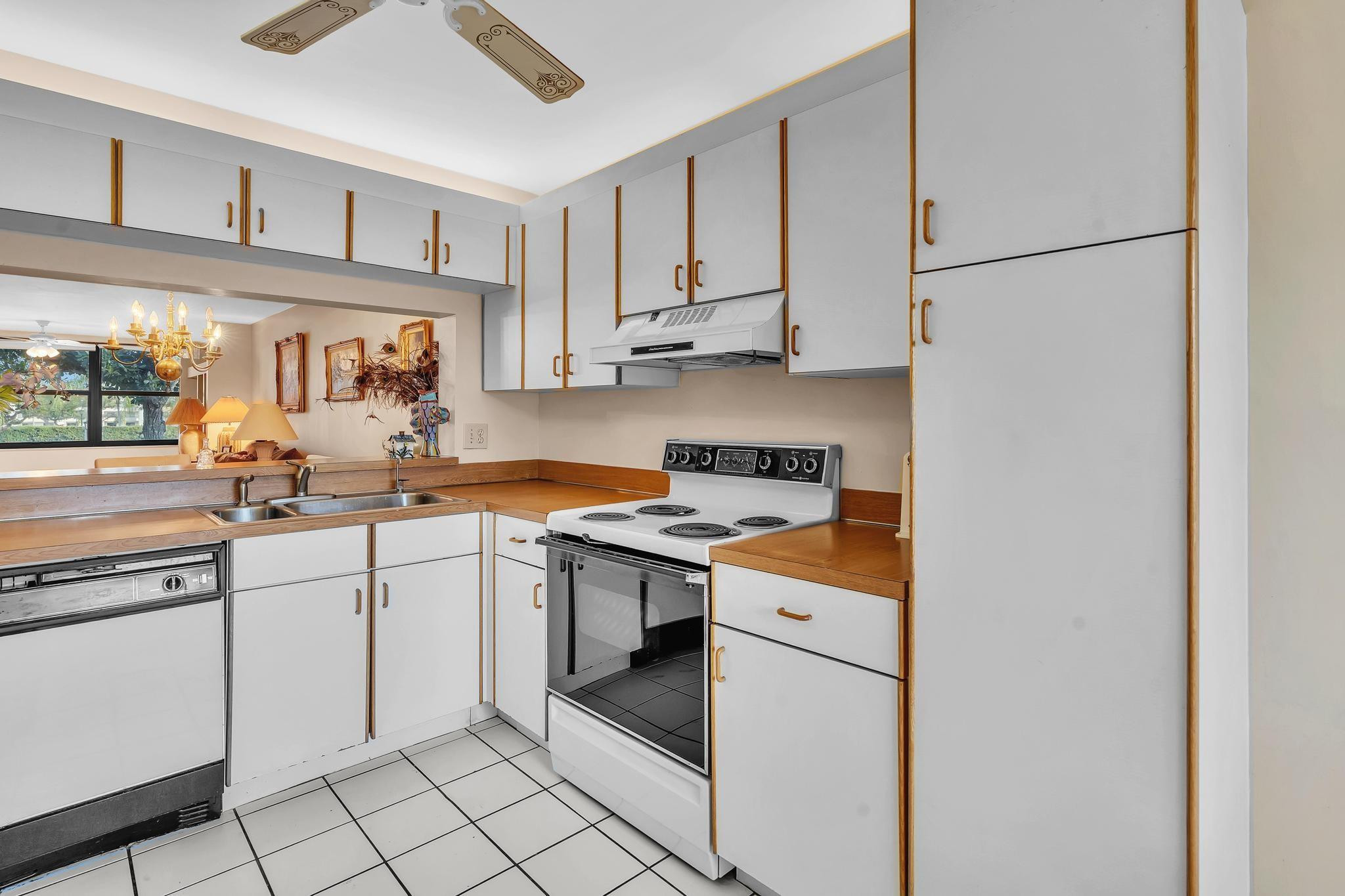 10643 W Clairmont Circle 202