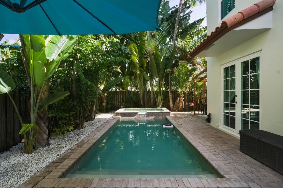 1709 NE 8th Street 1709