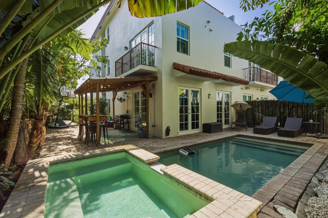 1709 NE 8th Street 1709