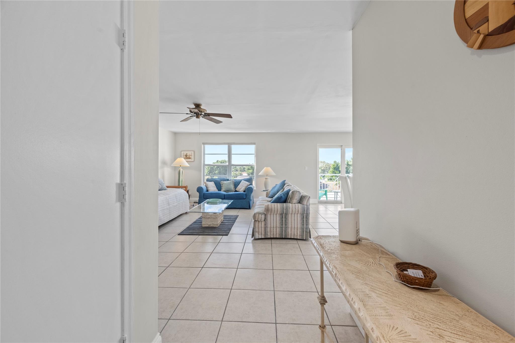 HARBOR'S EDGE CONDOMINIUM - Residential Lease