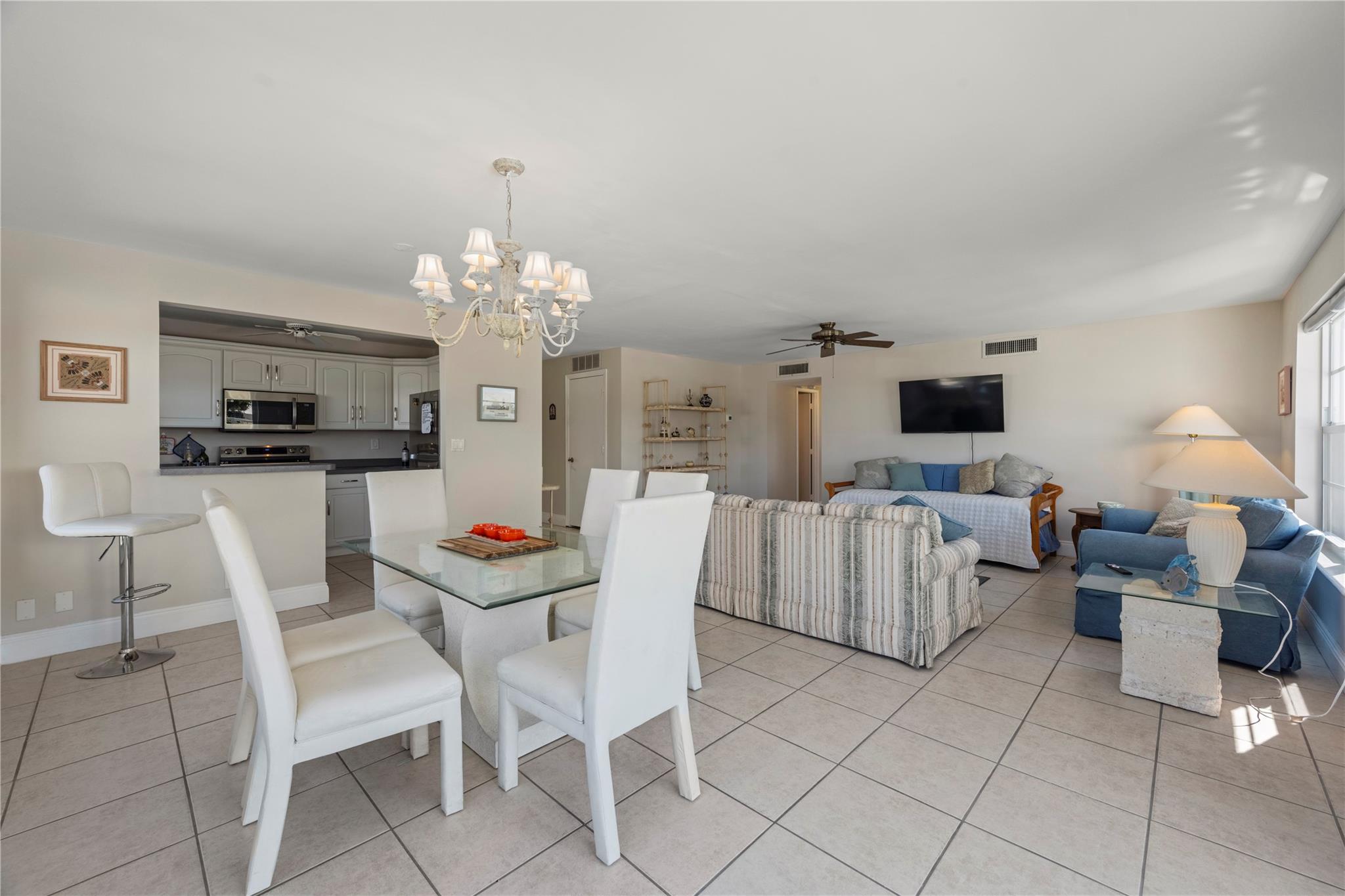 HARBOR'S EDGE CONDOMINIUM - Residential Lease