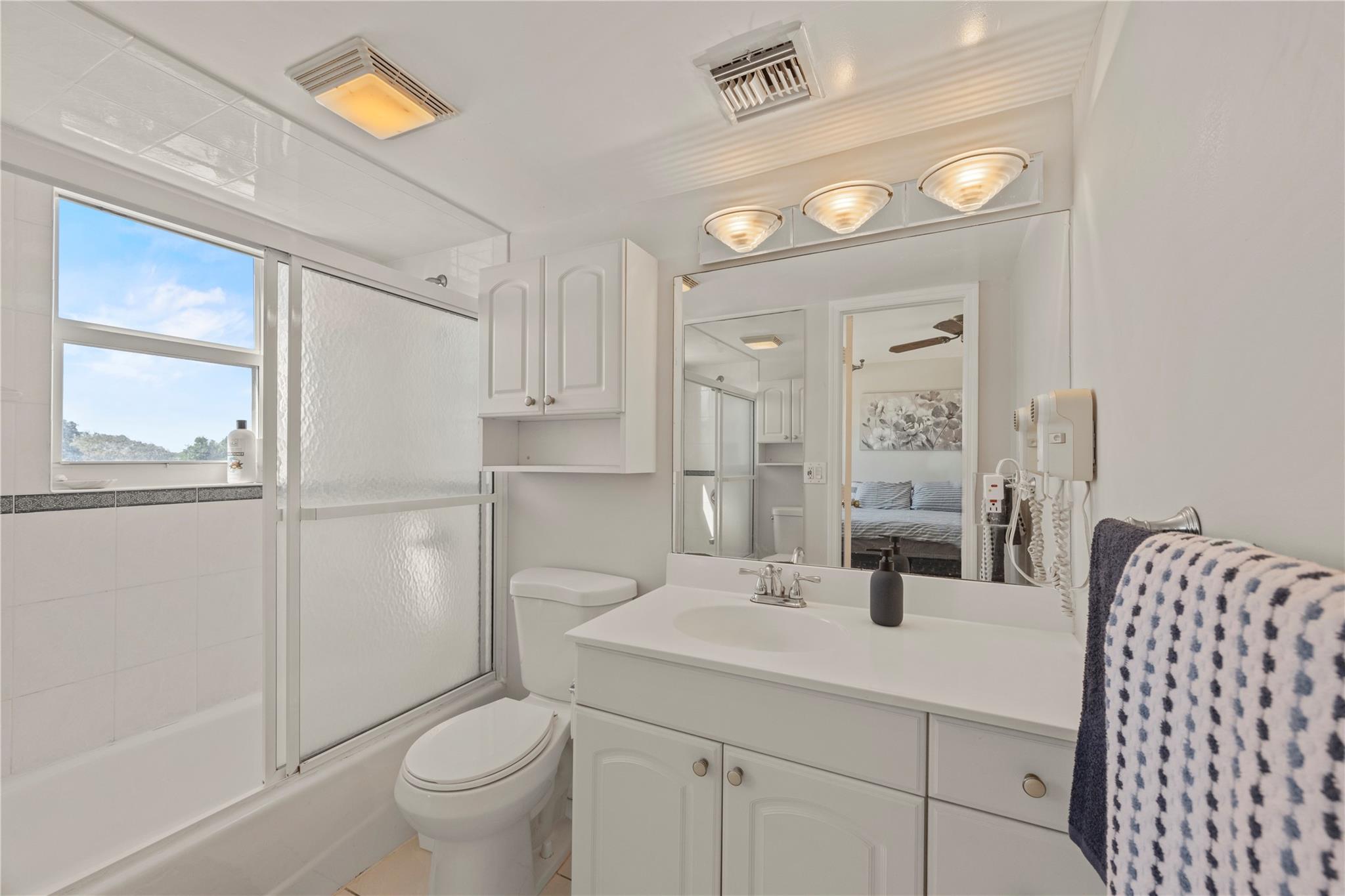 HARBOR'S EDGE CONDOMINIUM - Residential Lease