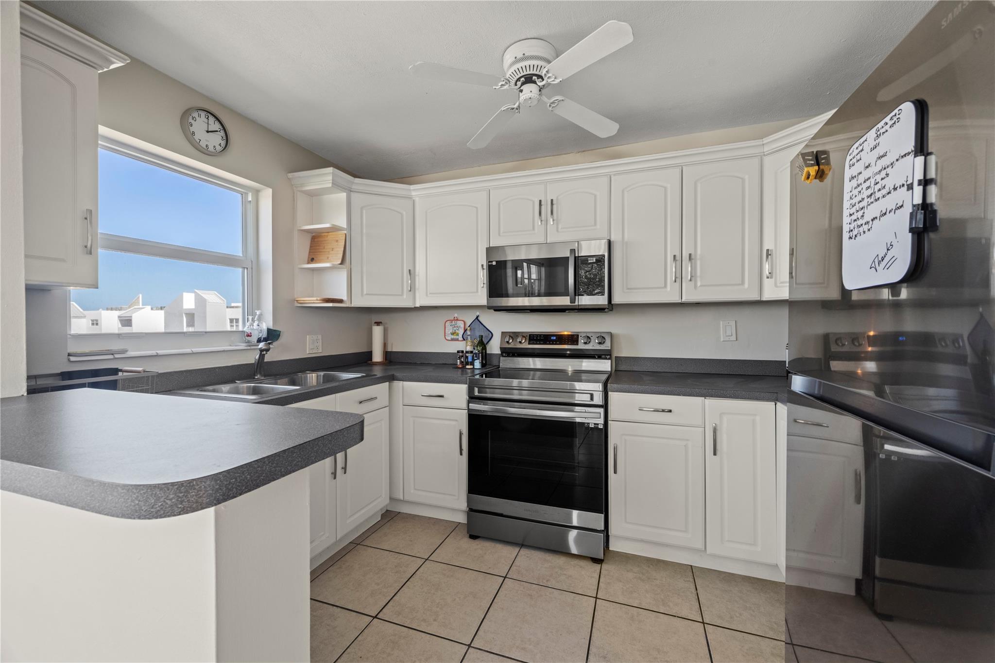 HARBOR'S EDGE CONDOMINIUM - Residential Lease