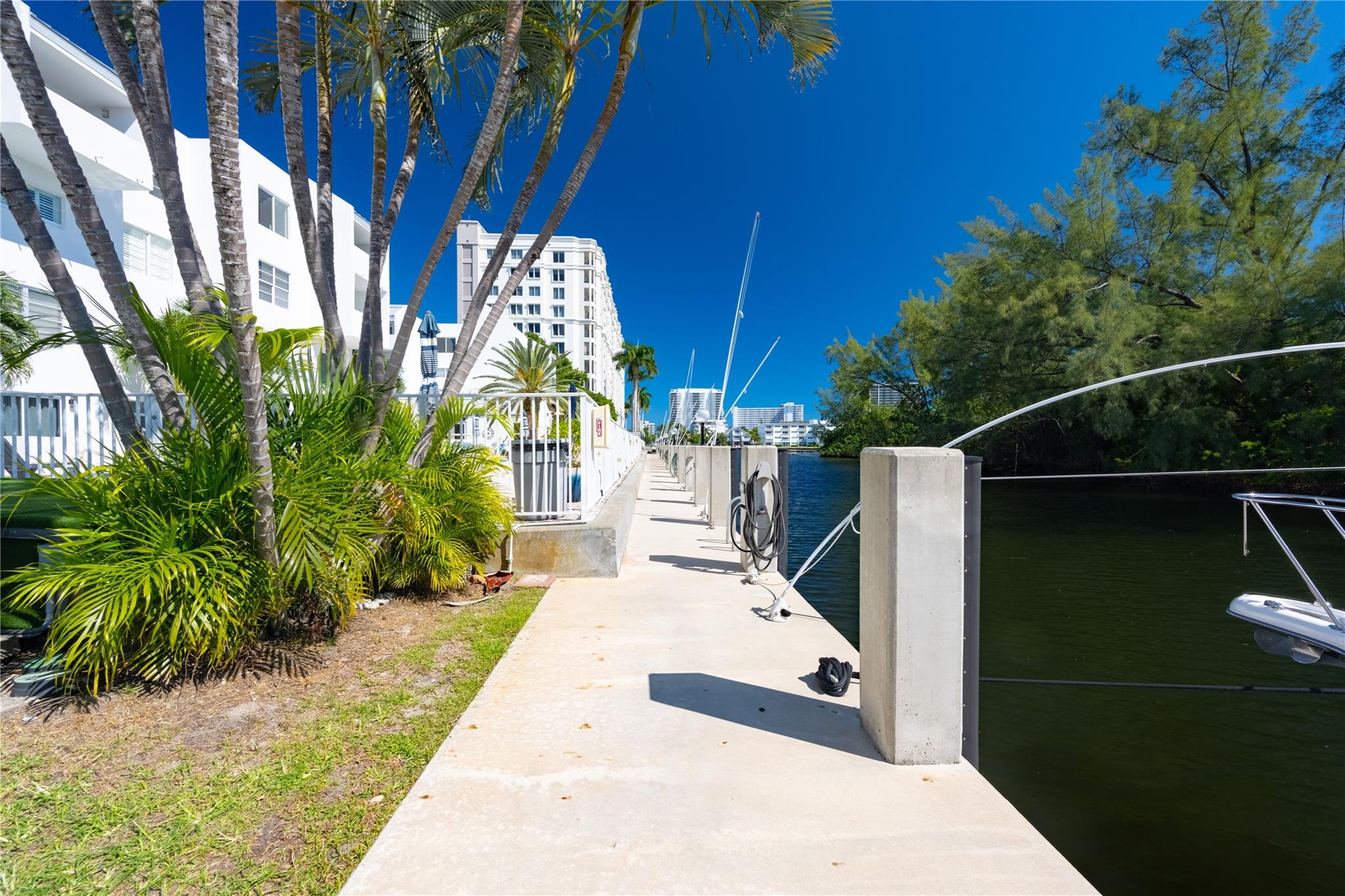 HARBOR'S EDGE CONDOMINIUM - Residential Lease