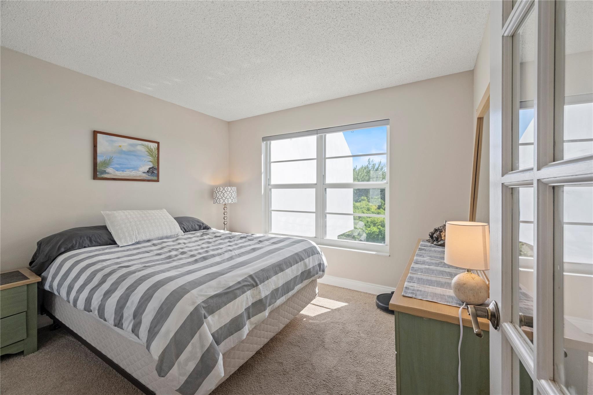 HARBOR'S EDGE CONDOMINIUM - Residential Lease