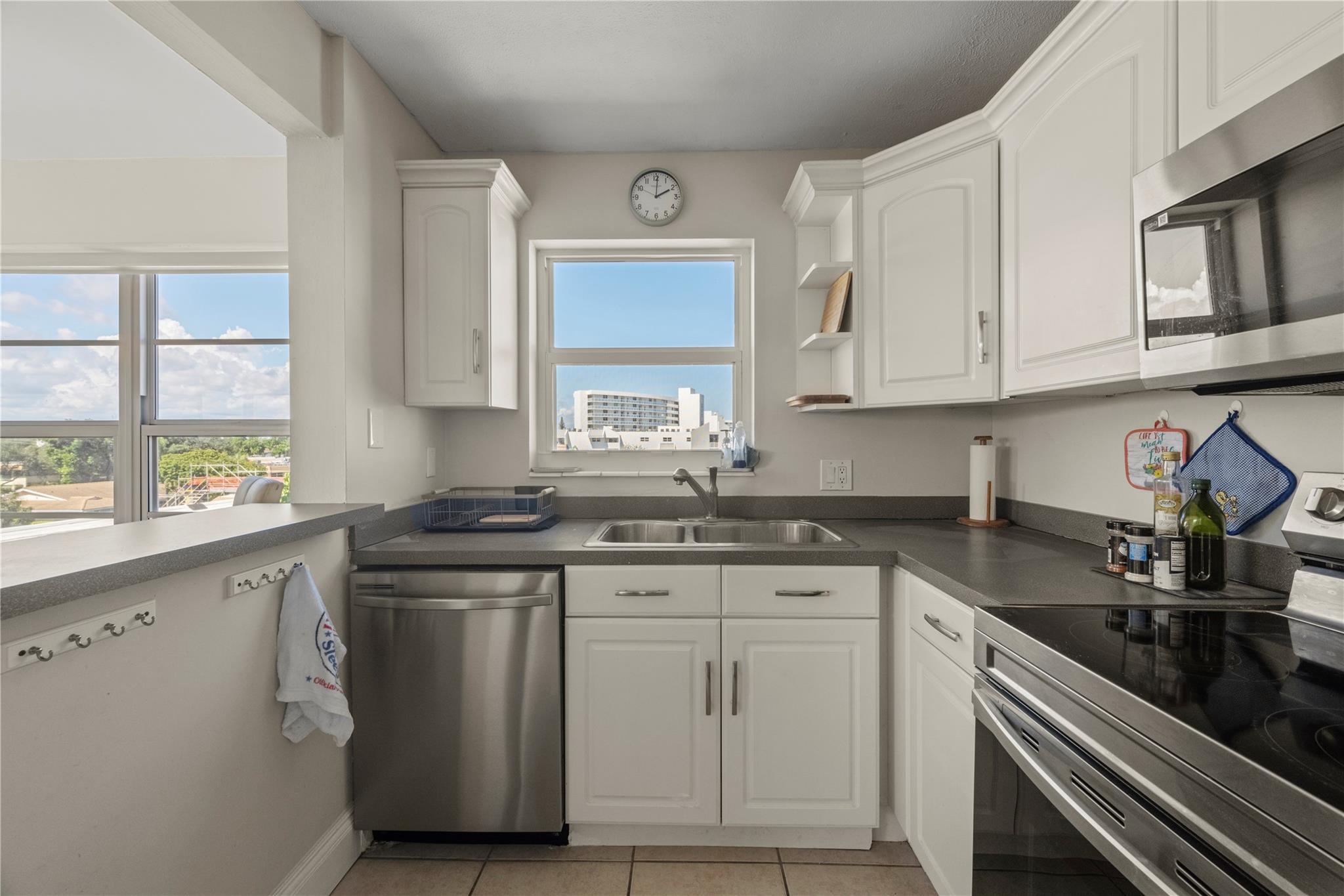 HARBOR'S EDGE CONDOMINIUM - Residential Lease