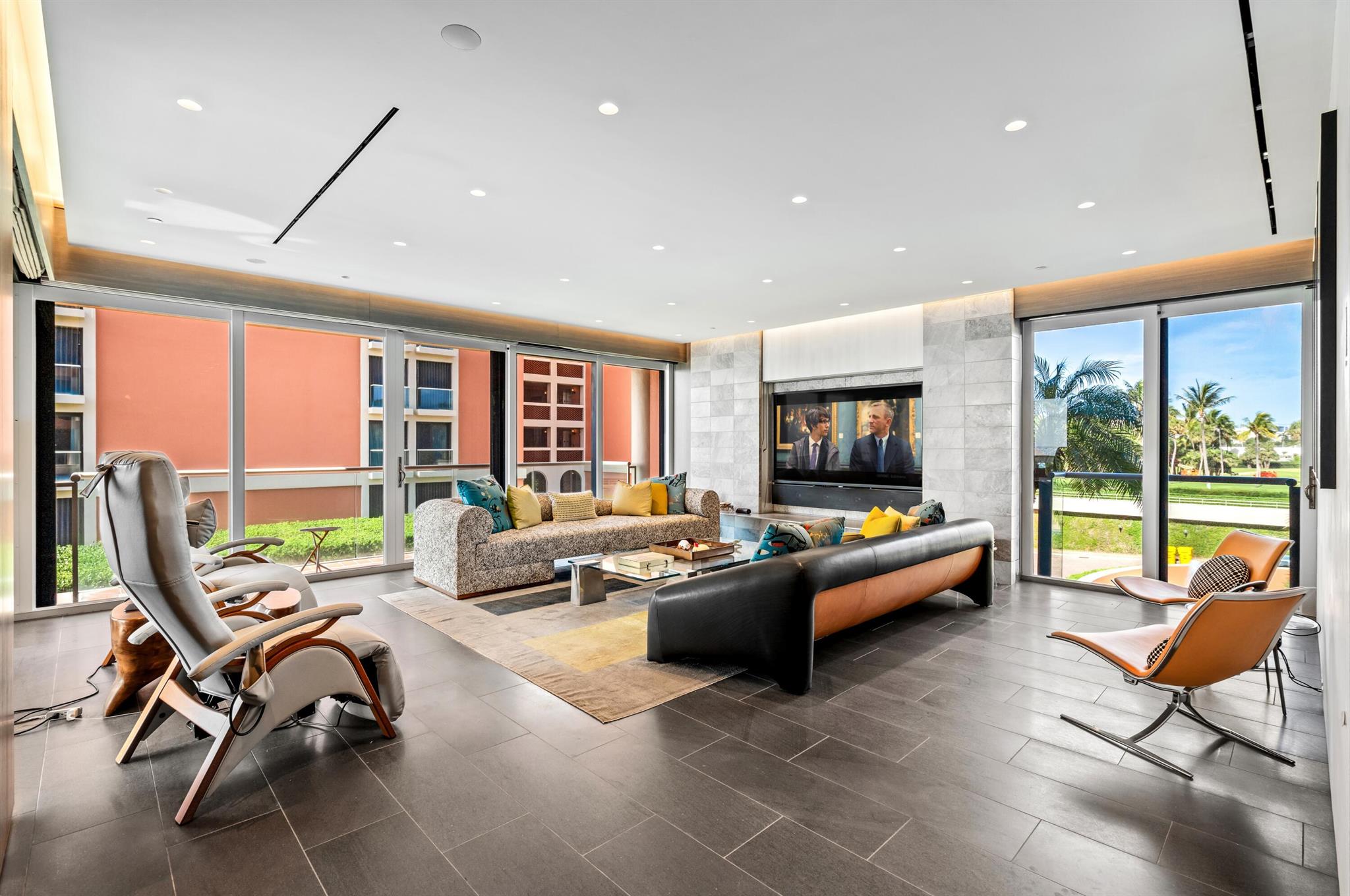 2 N Breakers Row N25, Palm Beach, FL, 33480/$9,250,000 3 2 N Breakers Row N25