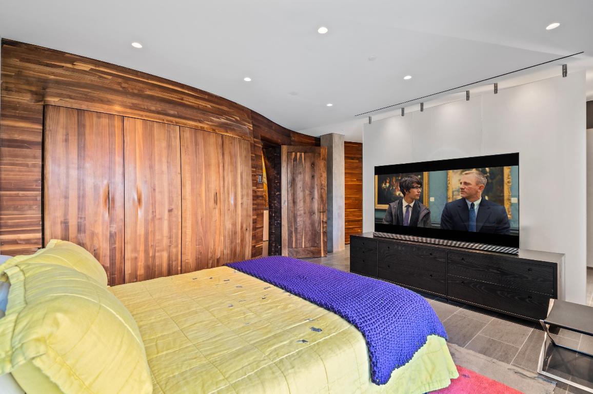 TWO NORTH BREAKERS ROW CONDO - Residential