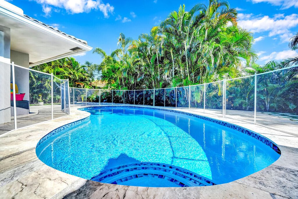 Photo of 864 Appleby Street, Boca Raton, FL 33487 (MLS # B26009905)