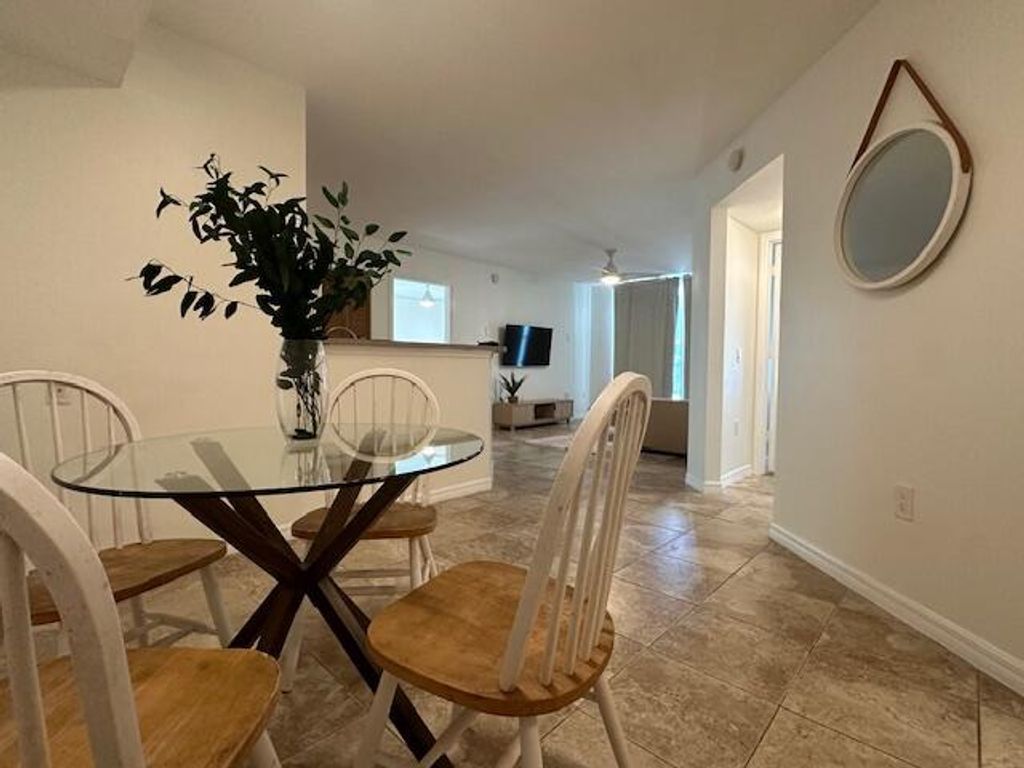 Photo of 1302 Villa Circle #1302, Boynton Beach, FL 33435 (MLS # R10980631)